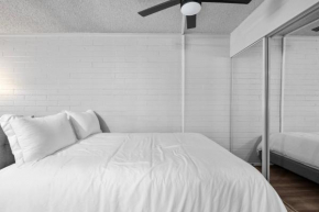 Chic and Cozy 1B1B Studio Oasis in Old Town